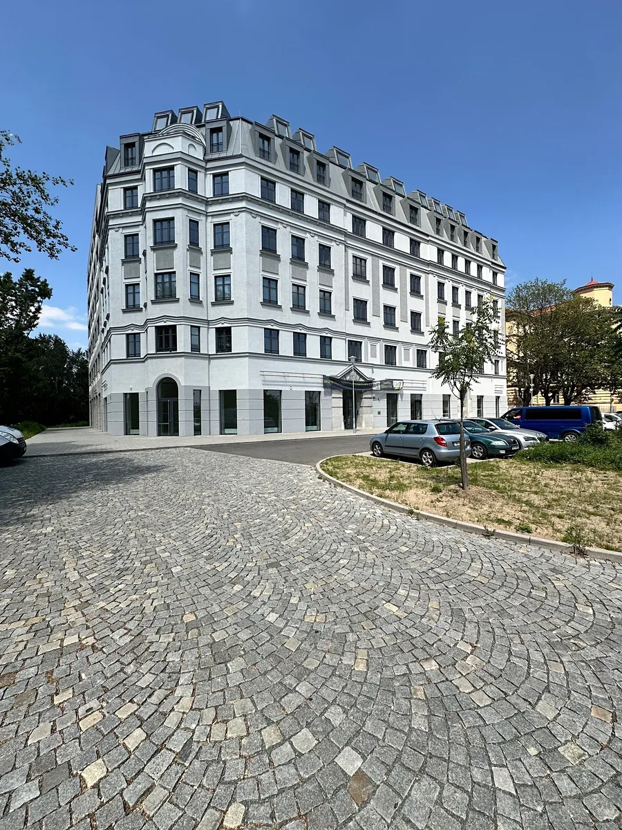 Pronájem garážového stání 13 m²